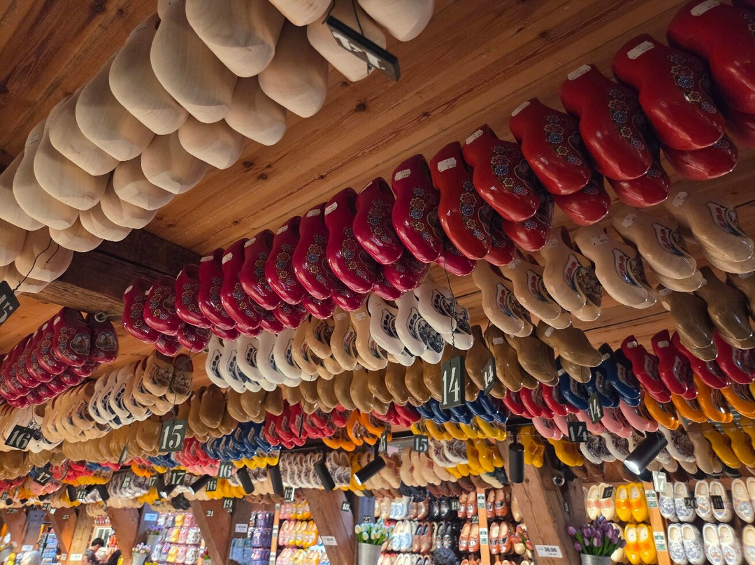 Kooijman Souvenirs & Clogs Wooden Shoe Workshop-赞丹必去景点