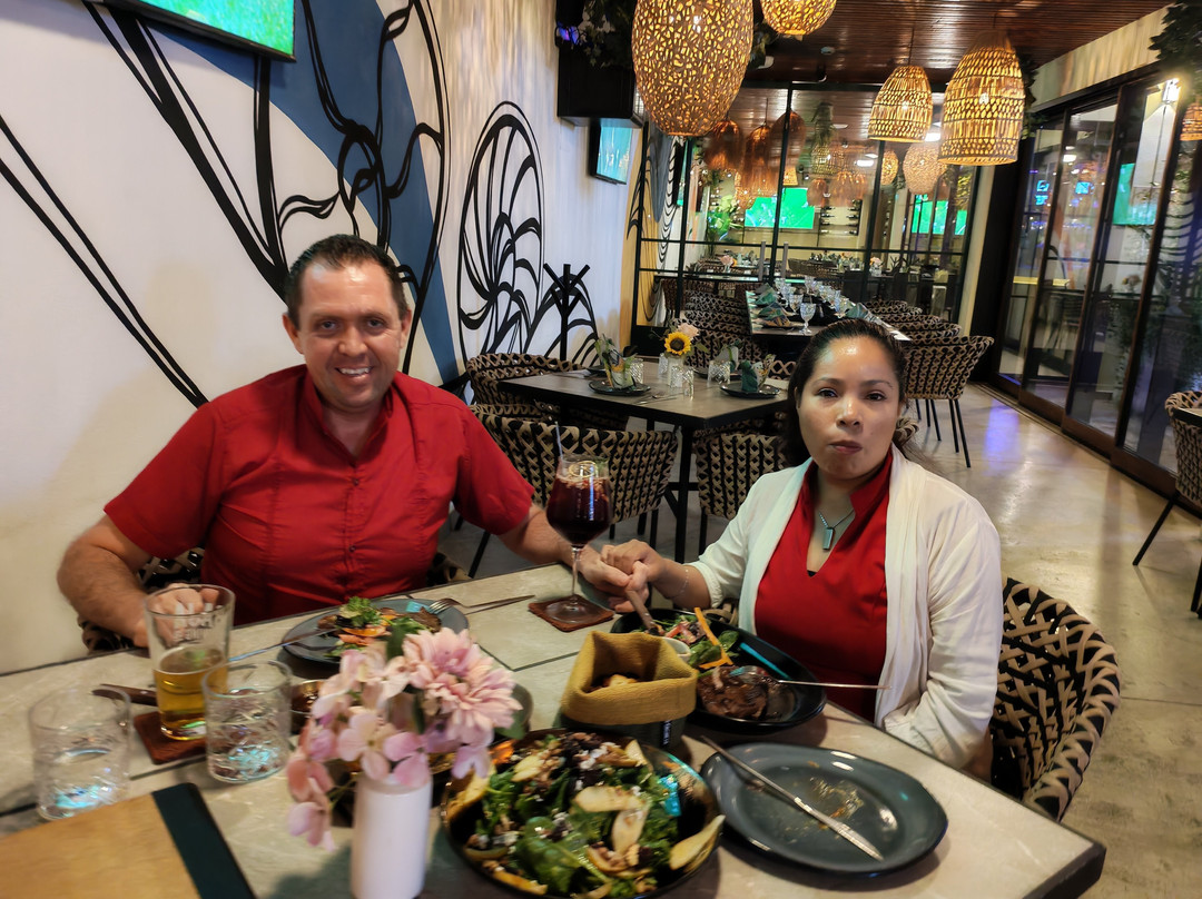 Los Mangos Food Park