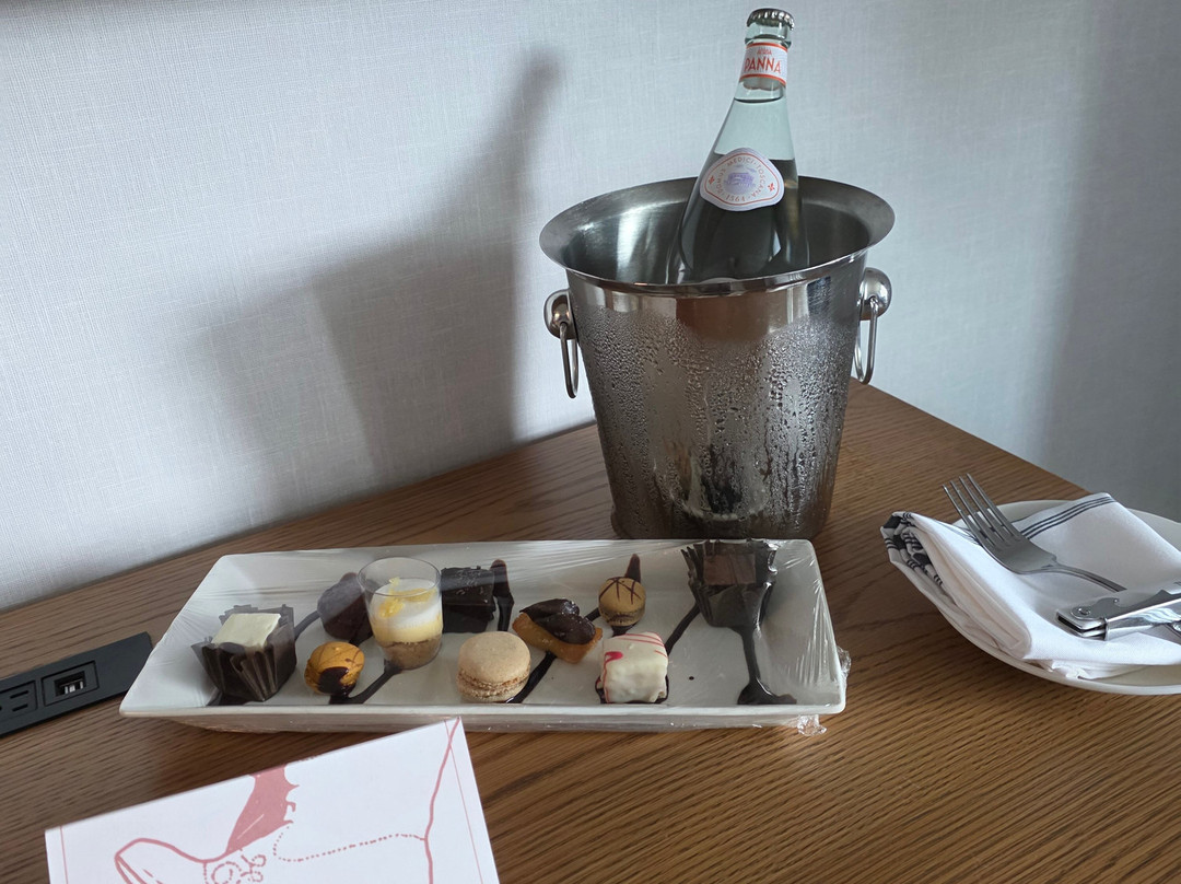金普顿哈珀酒店主图