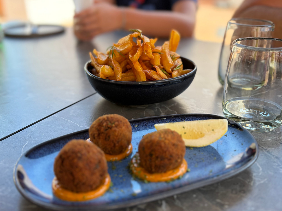 D'volta Vinhos & Tapas