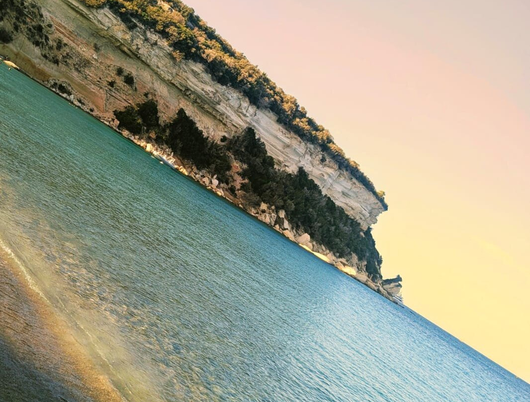 Plage de Canella-Sari-Solenzara必去景点