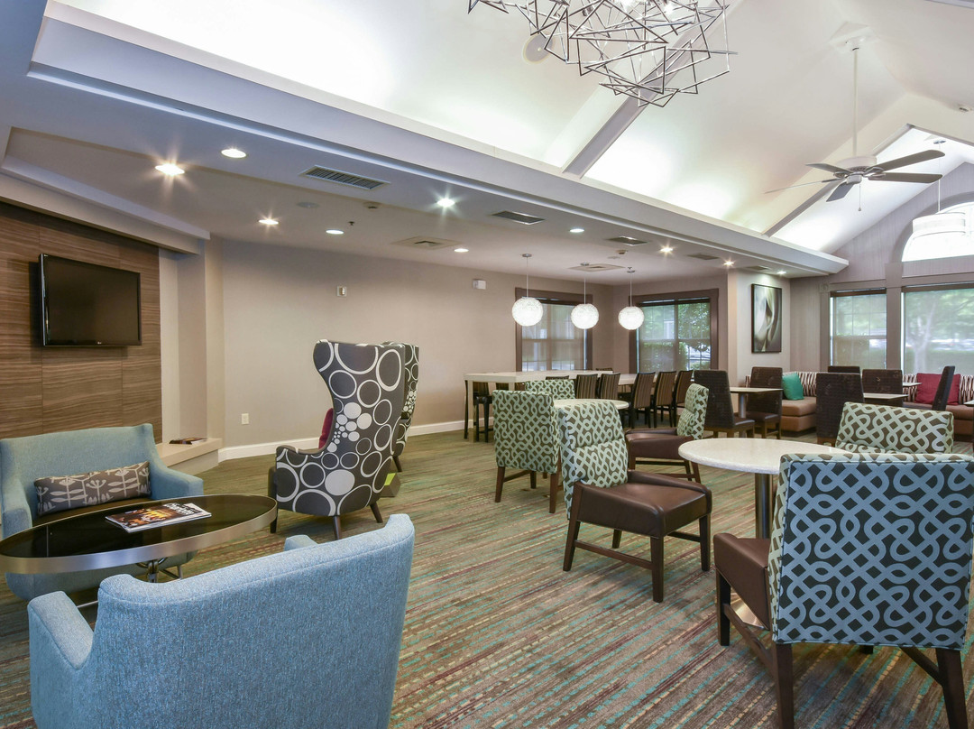 夏洛特诺曼湖Residence Inn 酒店