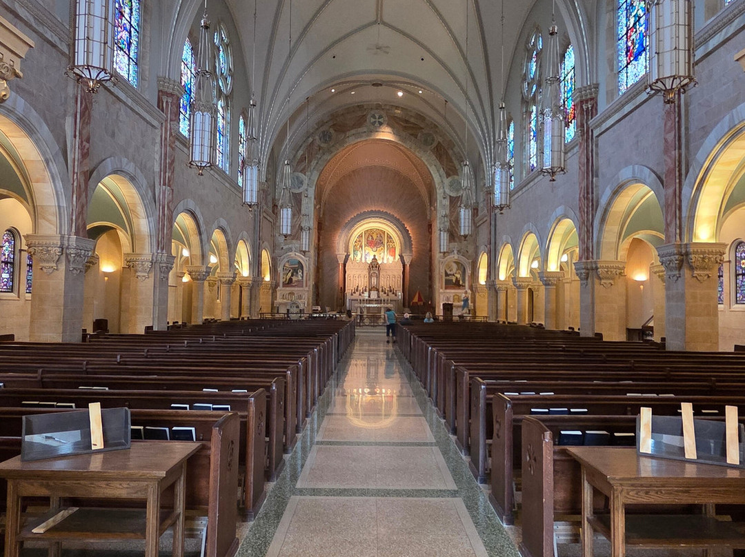 Basilica and National Shrine of Mary Help of Christians at Holy Hill-Hubertus必去景点
