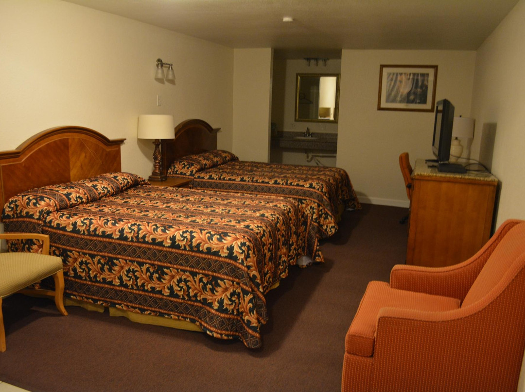 Country Regency Inn & Suites