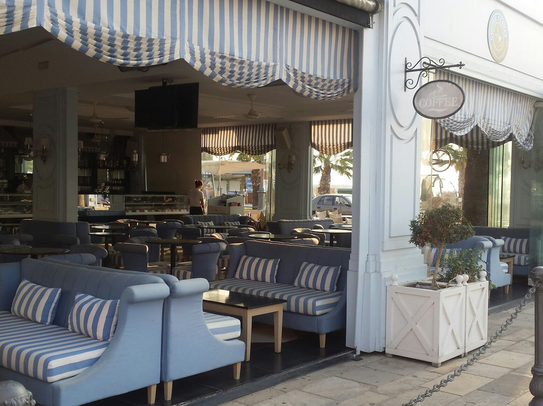 Les Palmiers Beach Hotel