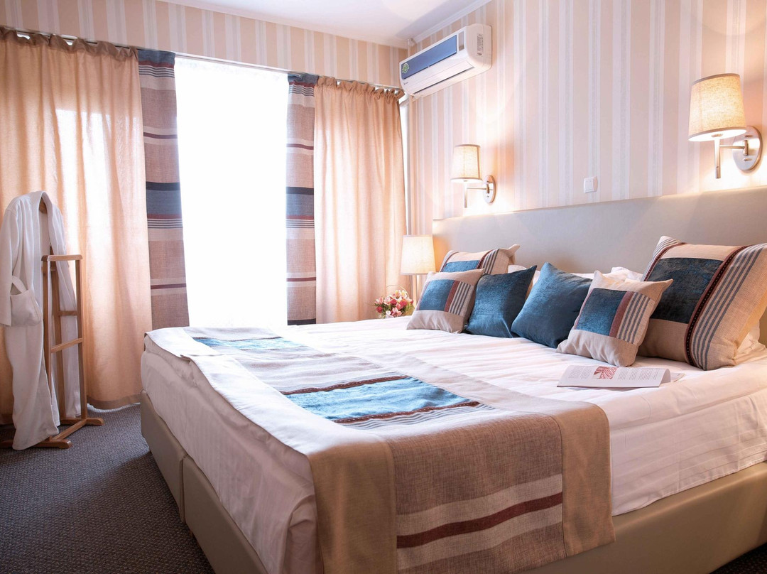 Club Hotel Dostuk