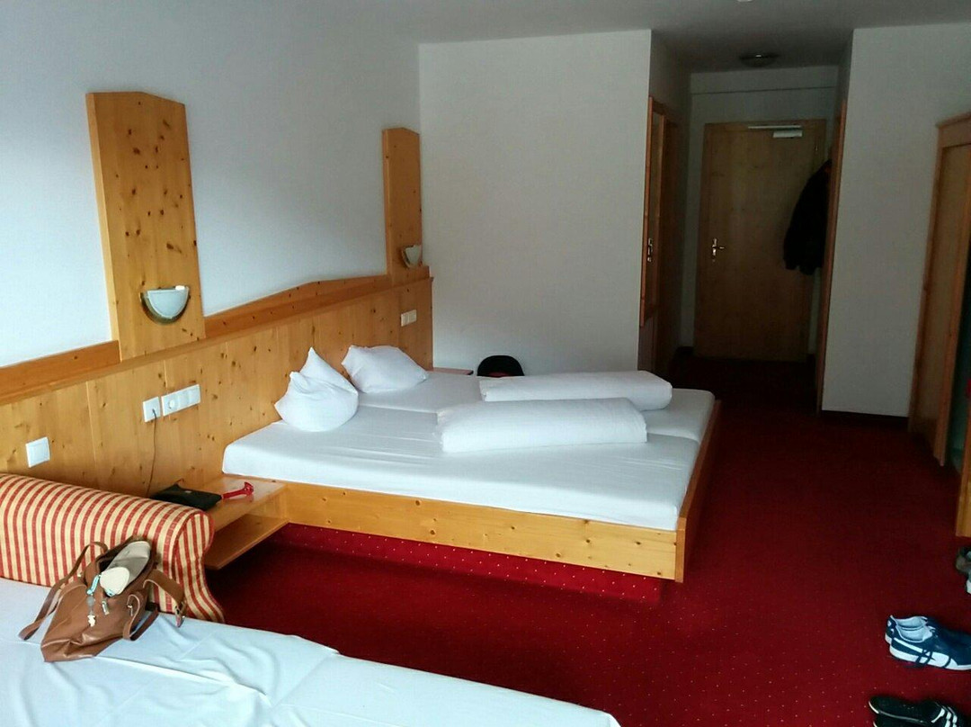 Wenns酒店住宿-Hotel Tschirgantblick