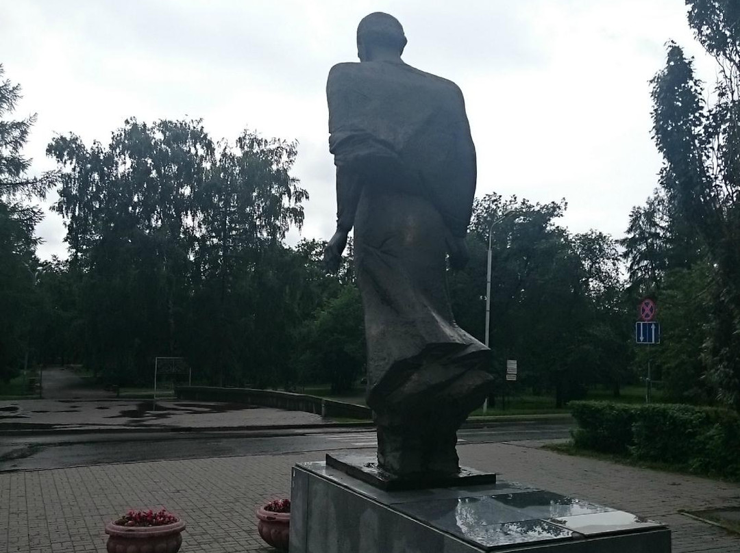 Statue of Dostoyevskiy景点图片