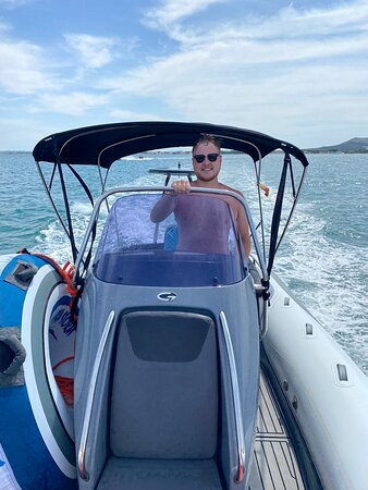 Mallorca Boat Hire-阿尔库迪亚港必去景点