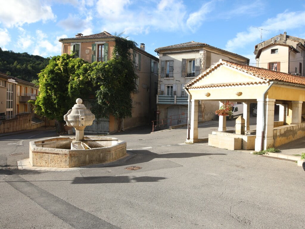 Lavoir Et Fontaine Benoite