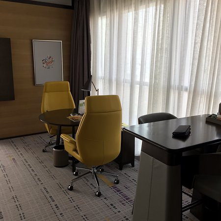 东岭皇冠假日酒店主图