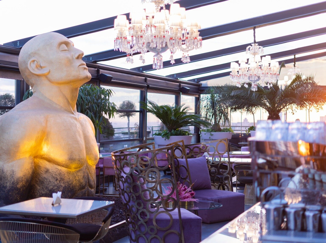 Avrin Lounge