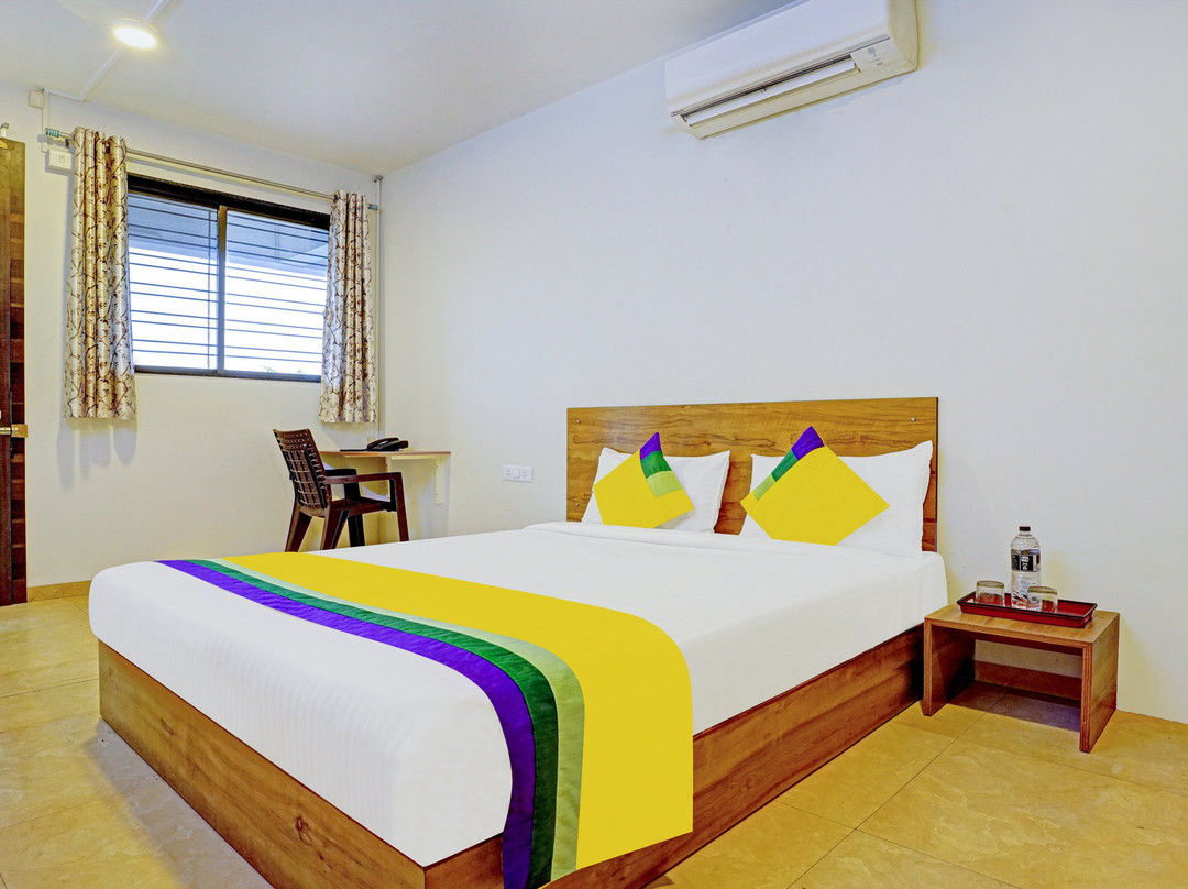 Itsy Hotels Oasis Pride