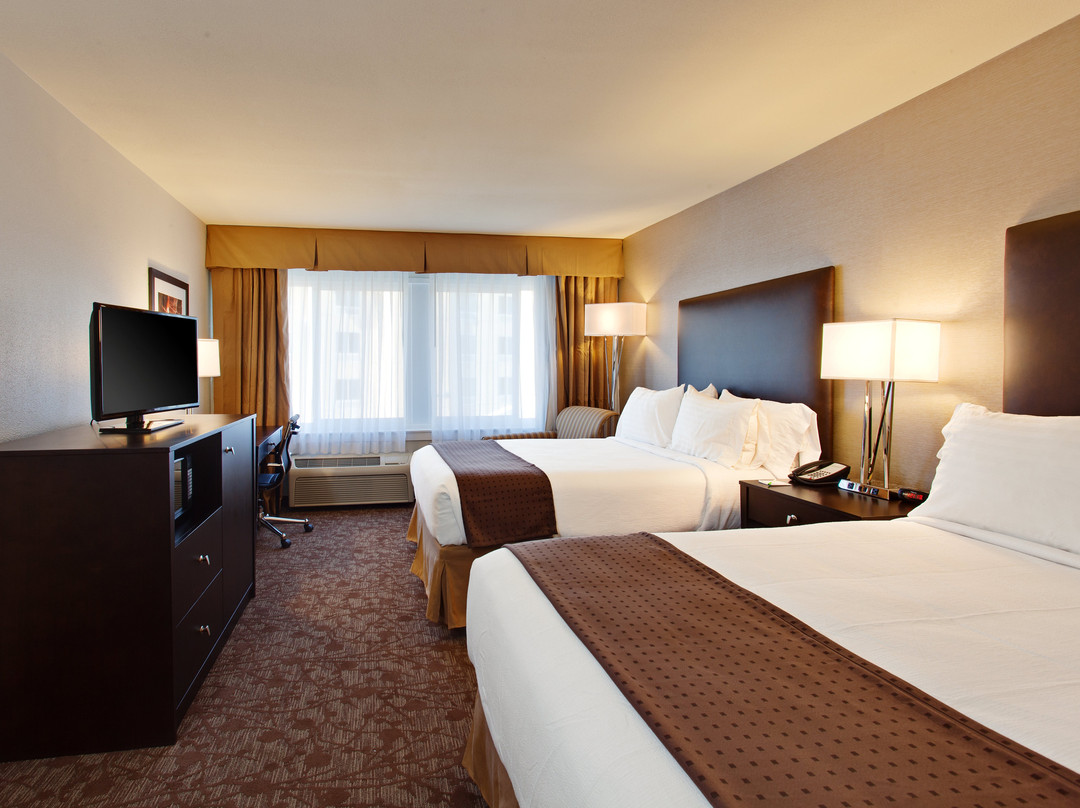 西柯维纳假日酒店主图