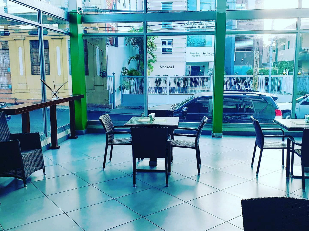 Greenlife Nutrition Club-拉罗马纳必去景点