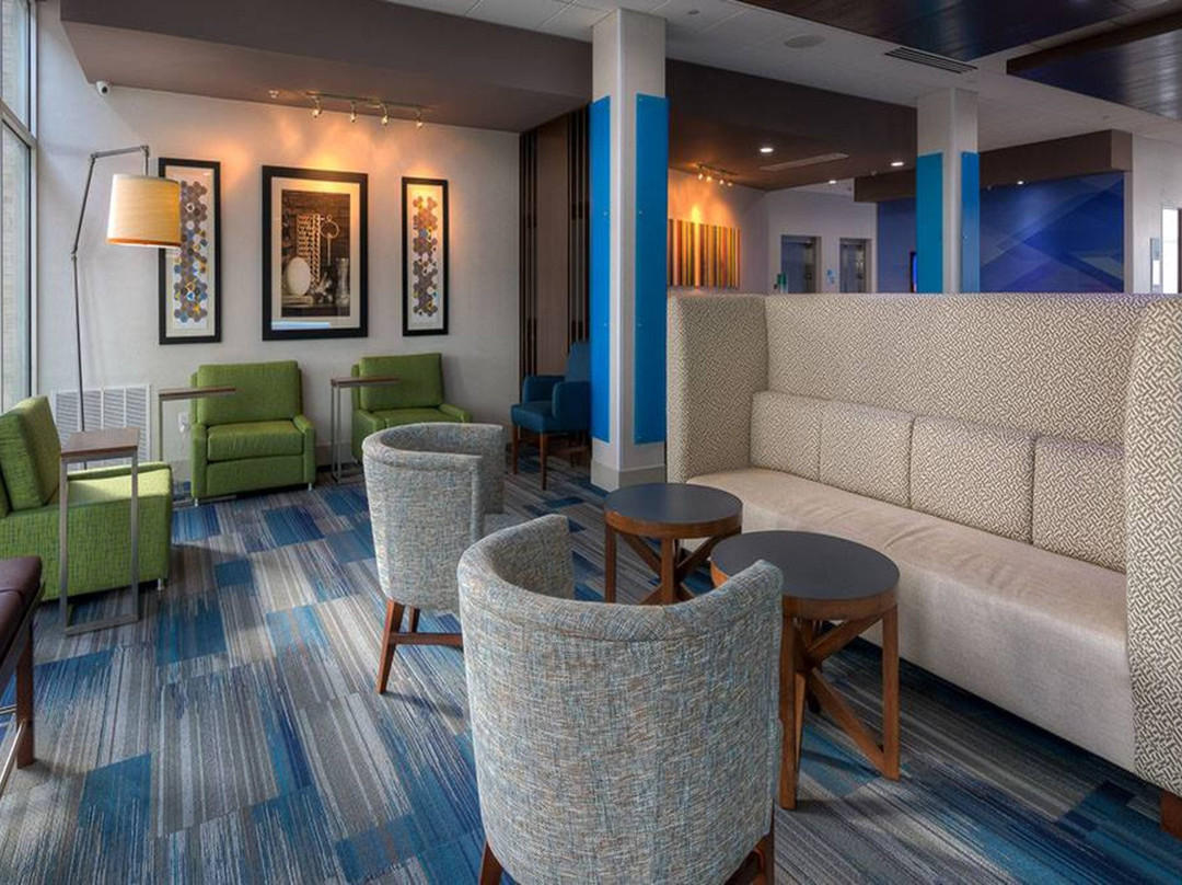 Holiday Inn Express & Suites Mount Pleasant by IHG主图
