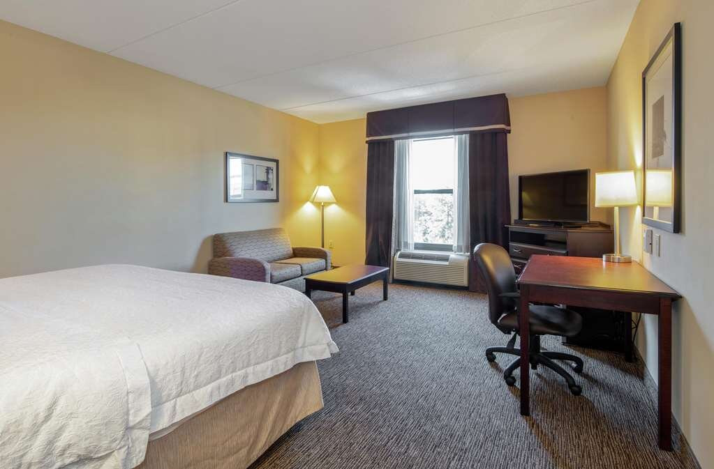 Hampton Inn & Suites Burlington主图