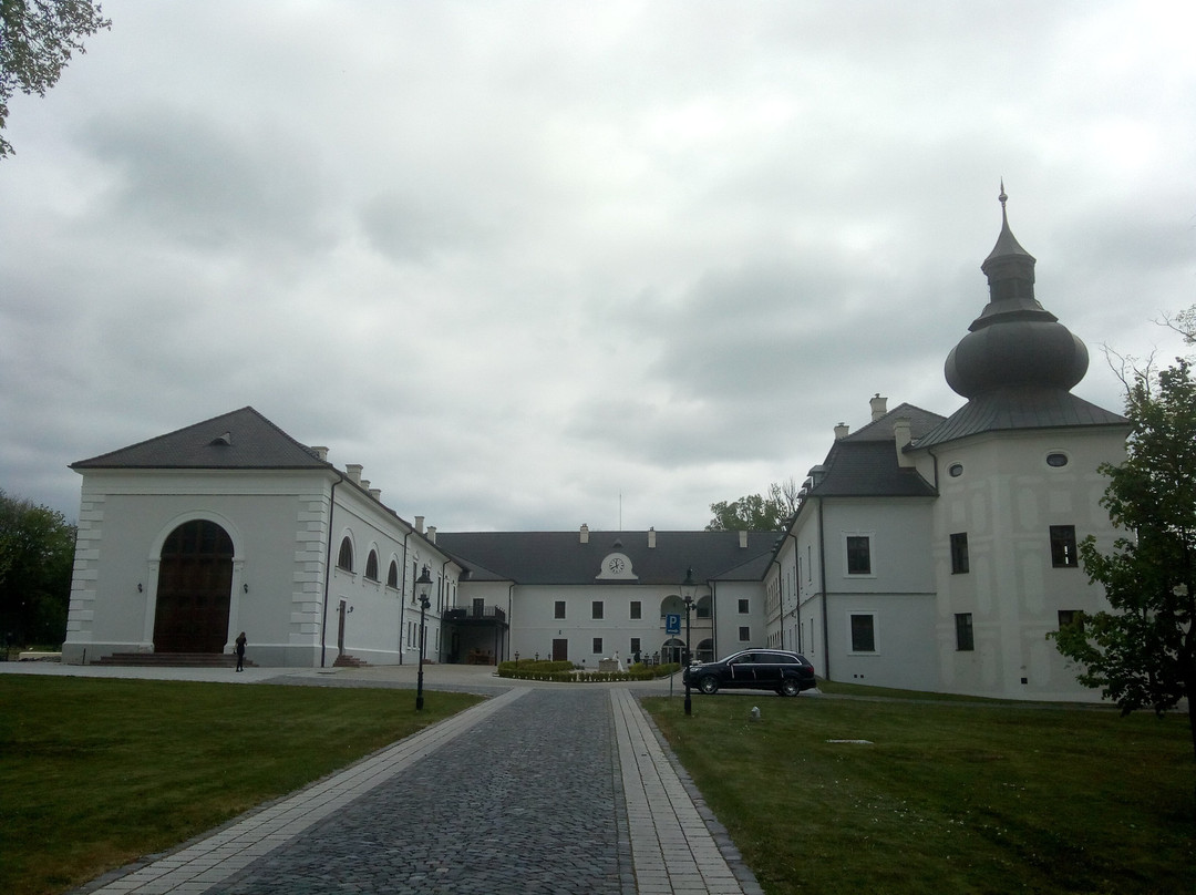 Chateau Appony Library-Oponice必去景点