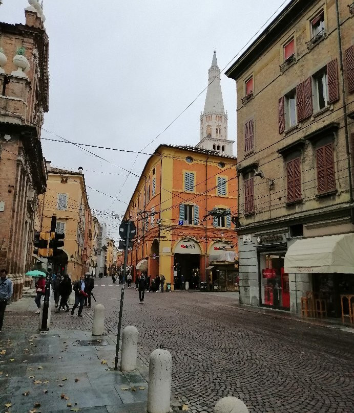 Piazza della Pomposa景点图片
