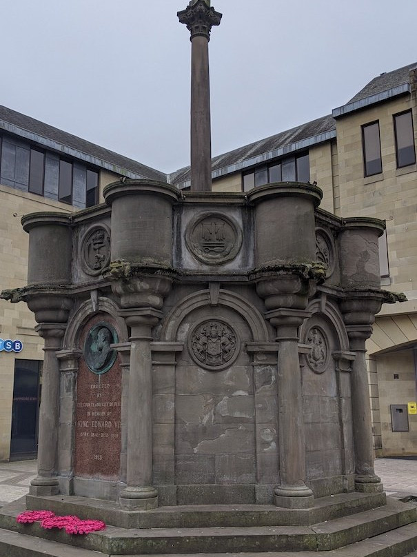 Mercat Cross and St John's Centre景点图片