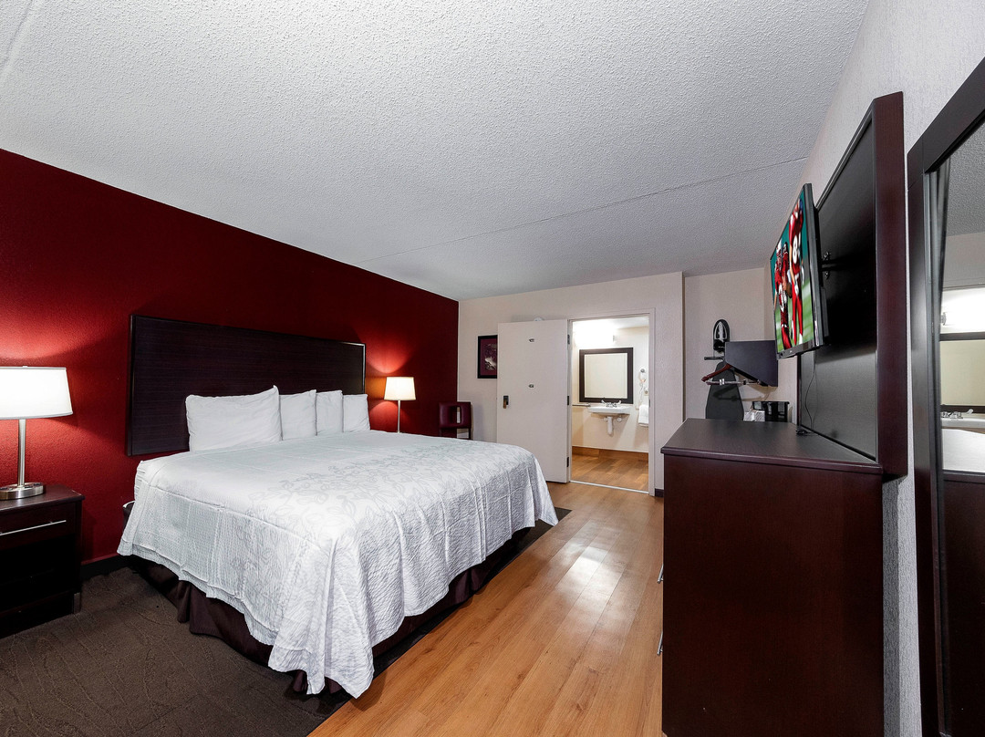 Red Roof PLUS+ Huntsville – Madison主图