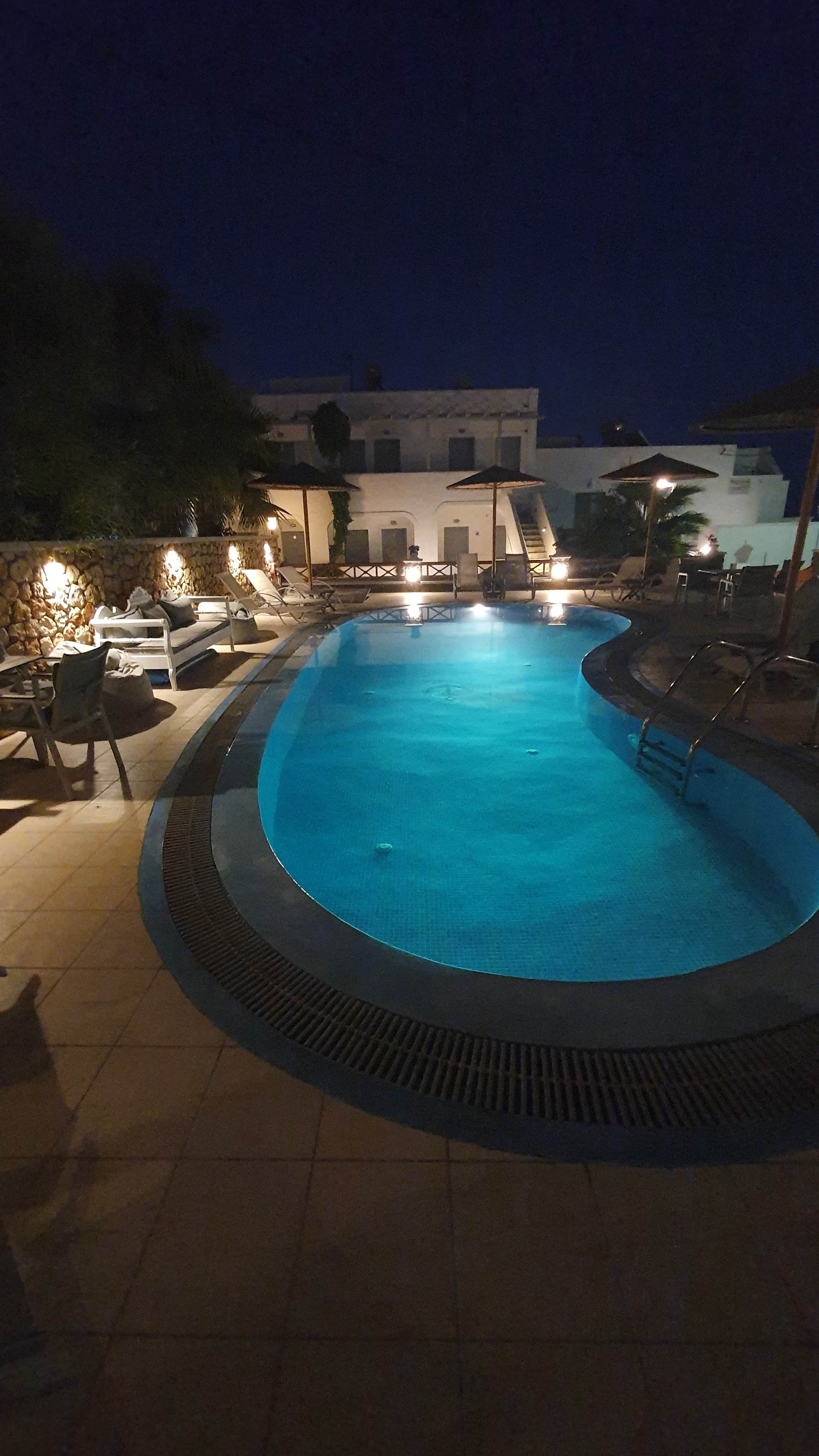 Chez Sophie Rooms & Suites-泳池