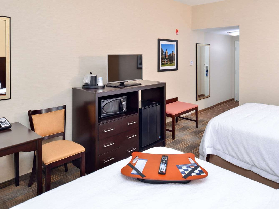Hampton Inn & Suites California主图