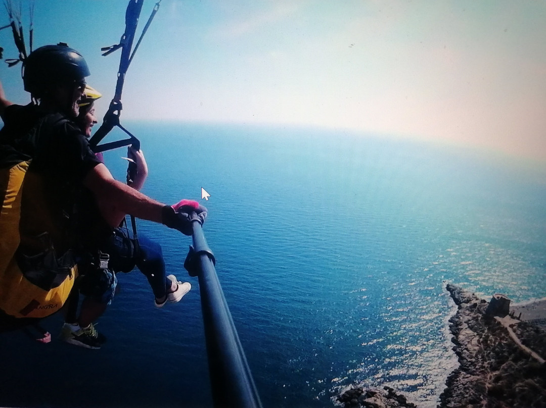 Parapente Tropical-莫特里尔必去景点