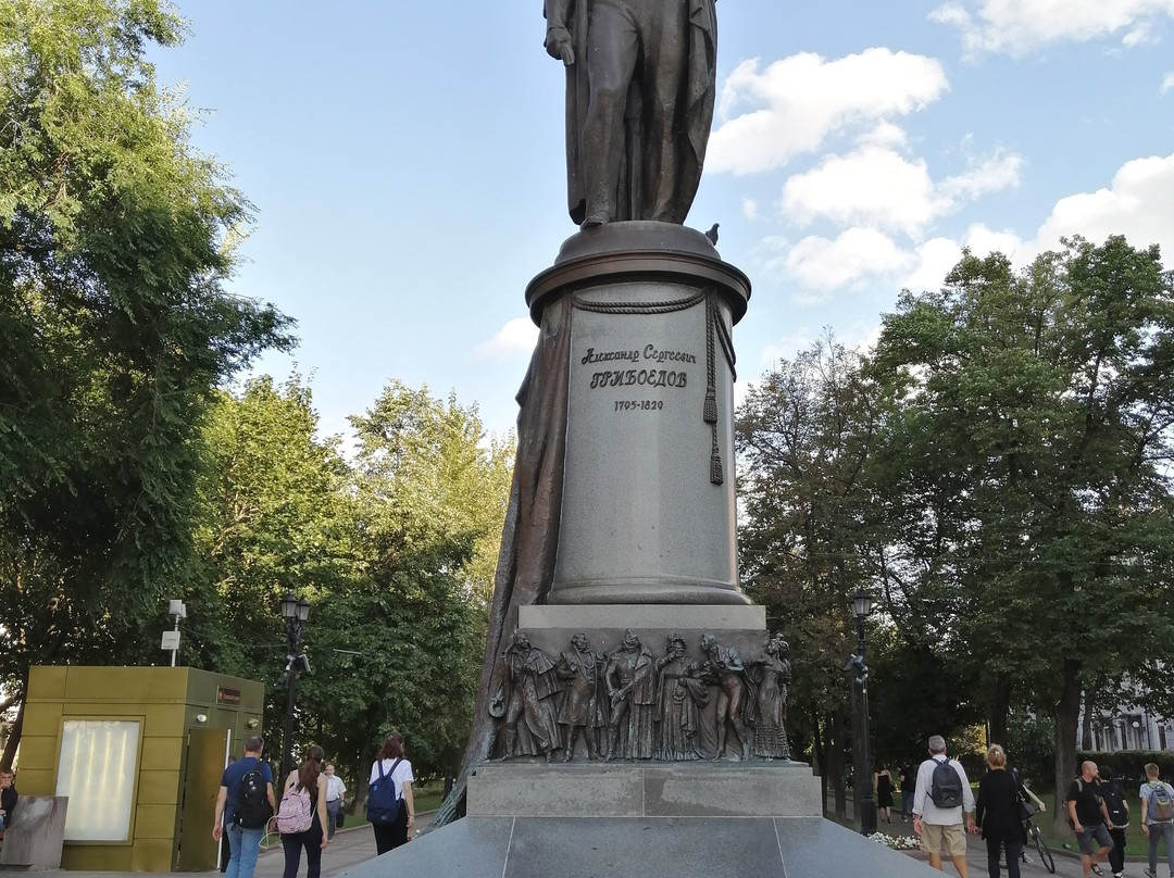 Griboyedov Monument景点图片