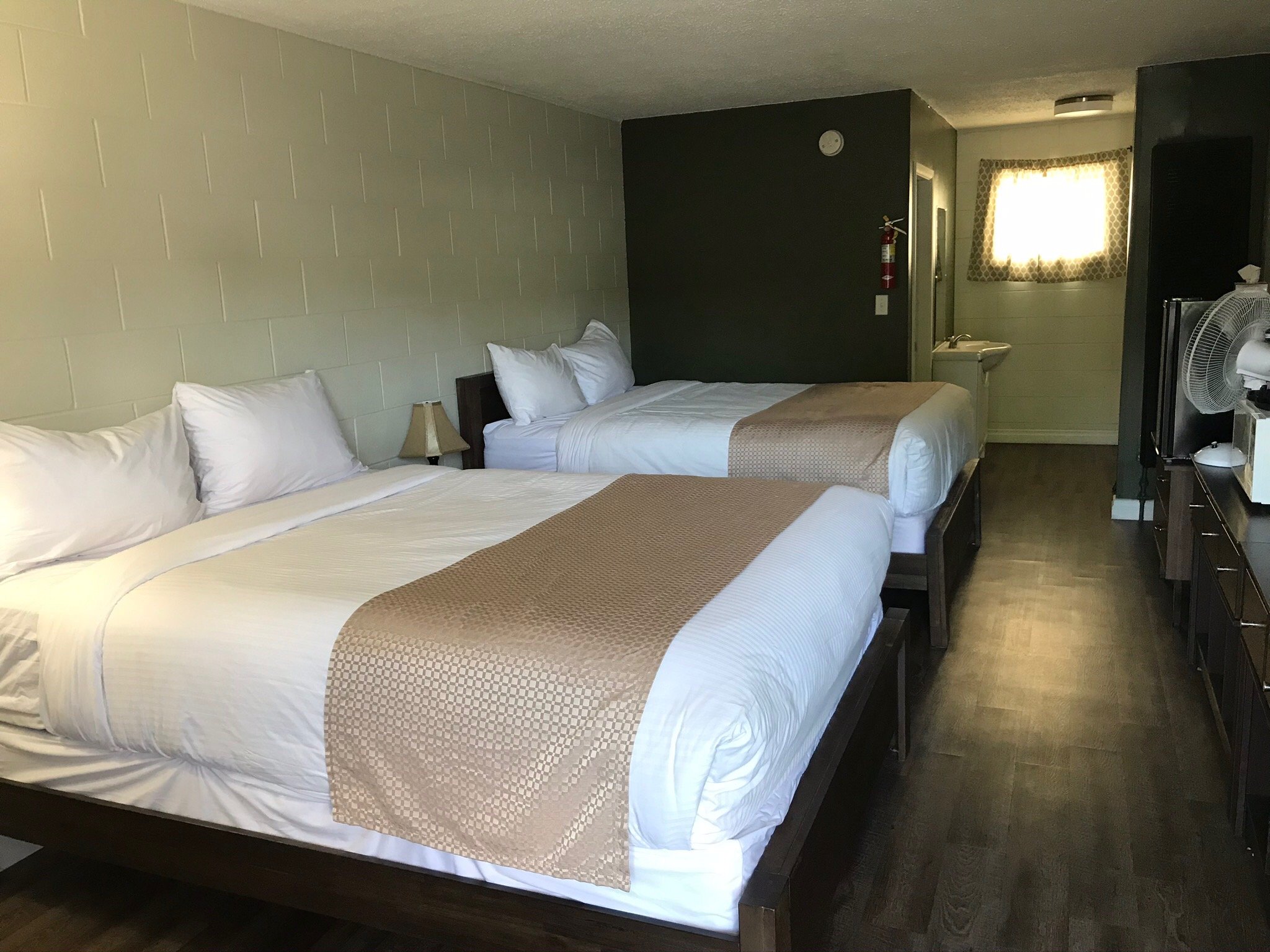 Paddock Inn-官方