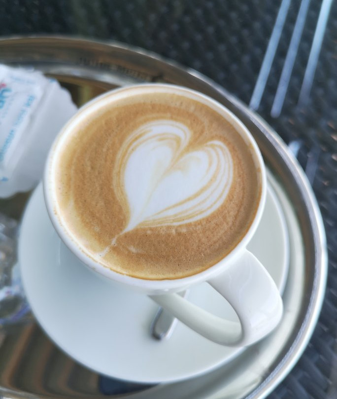 蓝阳卡奇酒店主图