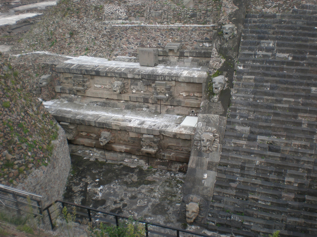 Piramide de la Serpiente Emplumada景点图片