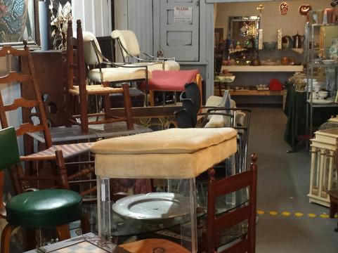 Red Tree Antiques & Collectibles