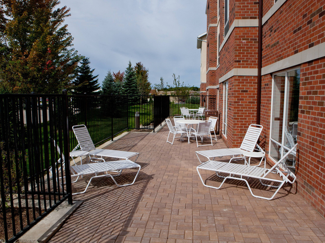 弗林特芬顿费尔菲尔德客栈及套房酒店主图