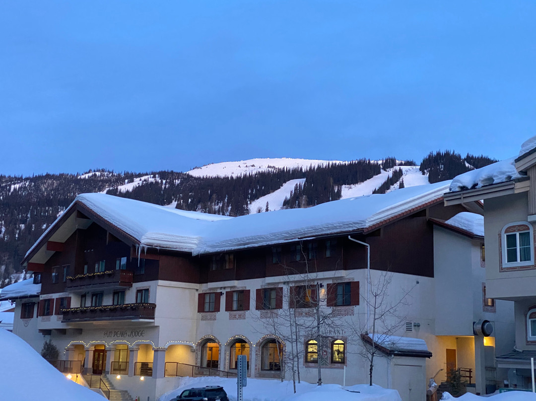 Sun Peaks Lodge主图