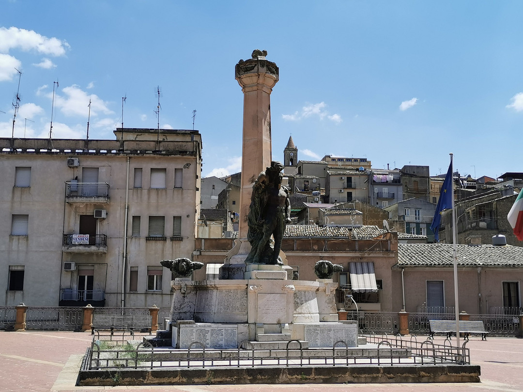 Monumento ai Caduti-皮亚扎－阿尔梅里纳必去景点