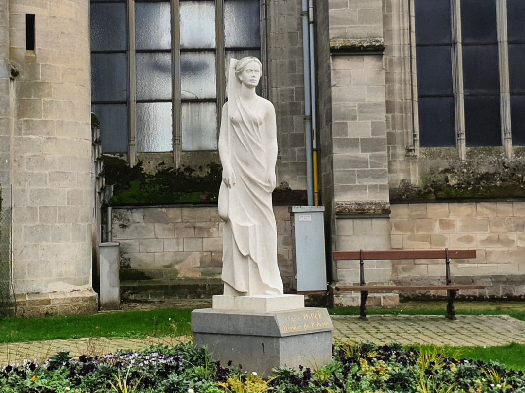 statue Marie Fouré景点图片