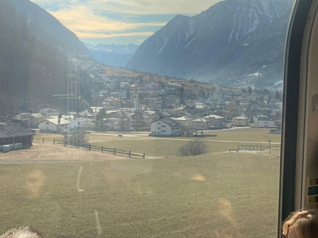 Trenino Rosso del Bernina-蒂拉诺必去景点