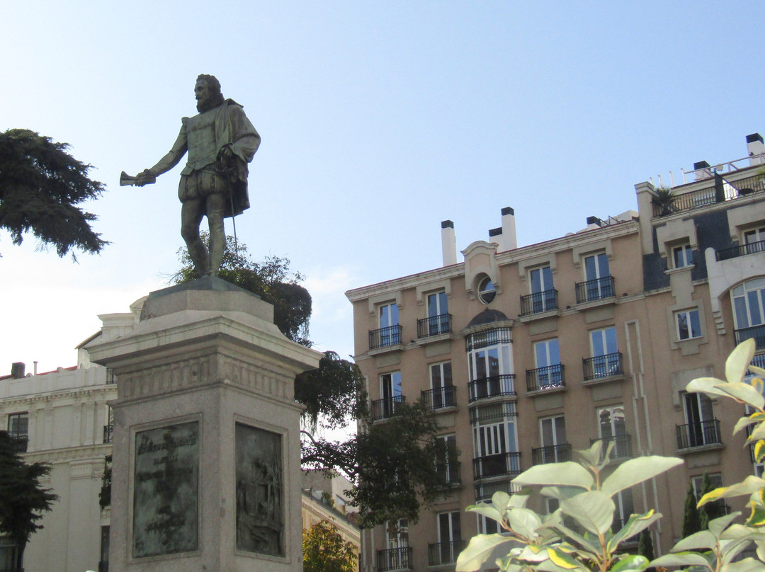 Estatua de Miguel de Cervantes-马德里必去景点