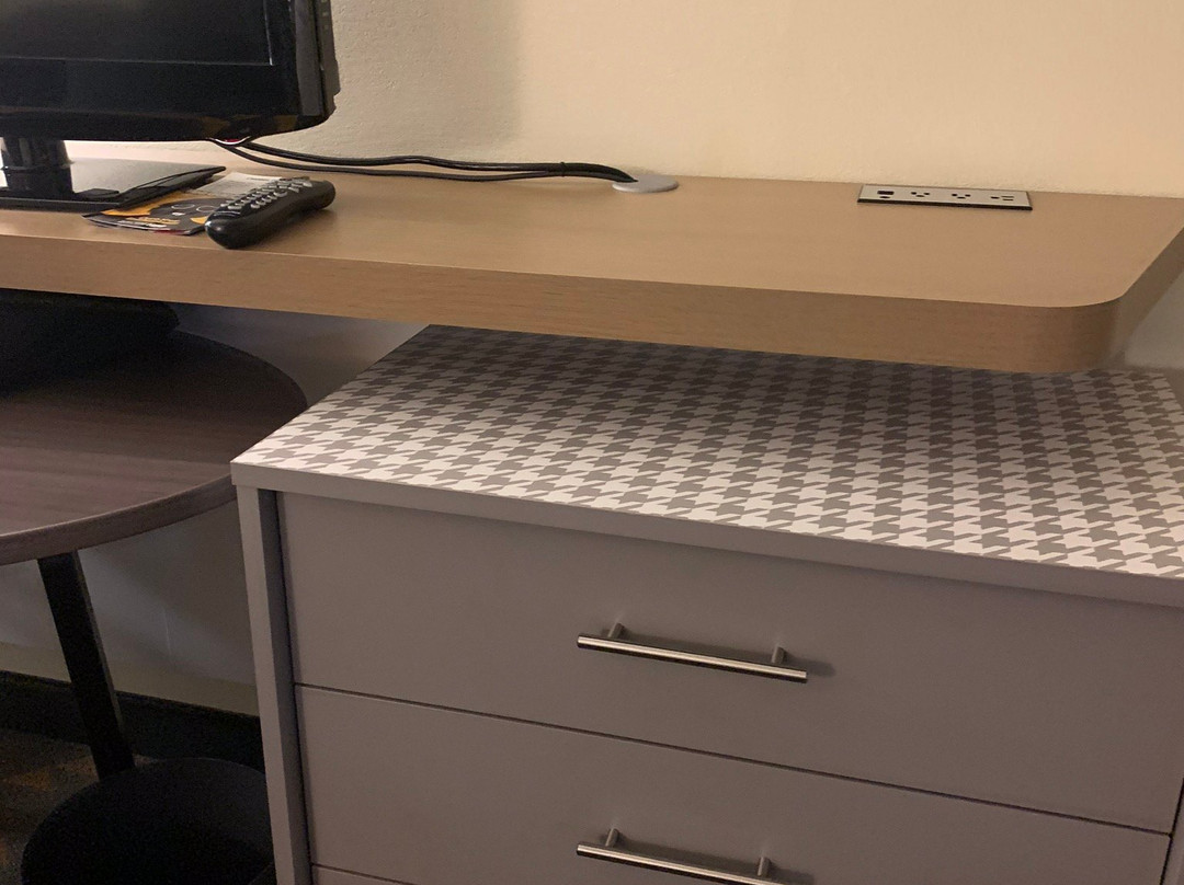 堪萨斯城机场假日酒店主图