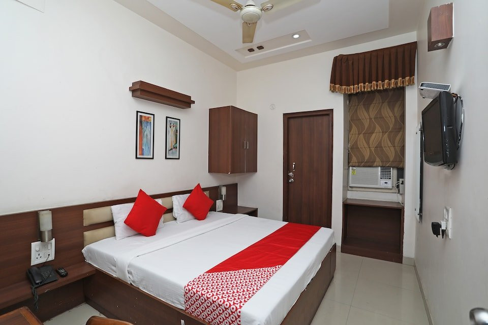 OYO 38103 Hotel Shubham