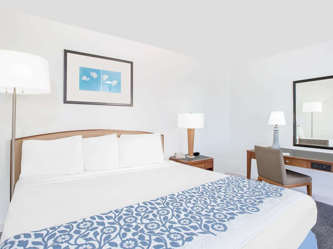 Travel Inn & Suites主图