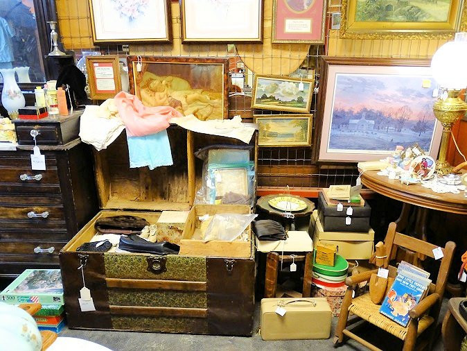 Out Of The Past Antiques-克拉克斯维尔必去景点