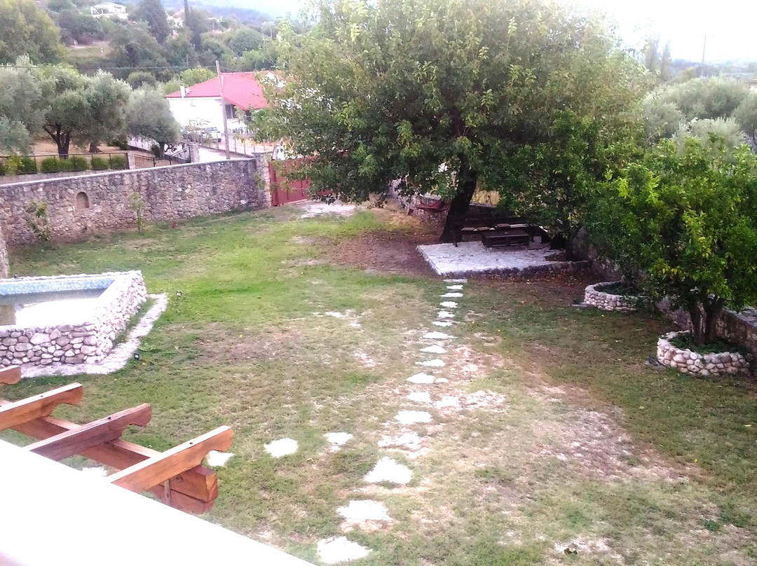 Kourtis Apartments主图