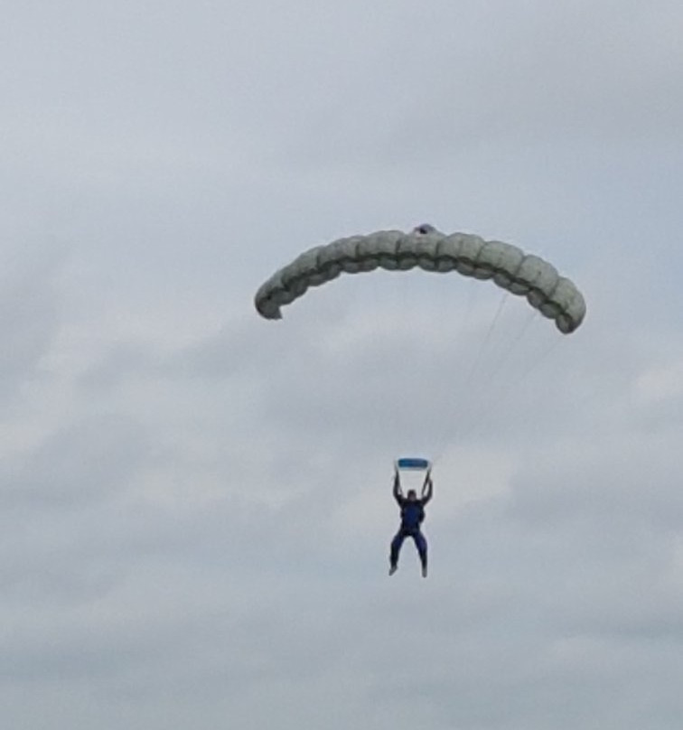 Skydive Langar景点图片