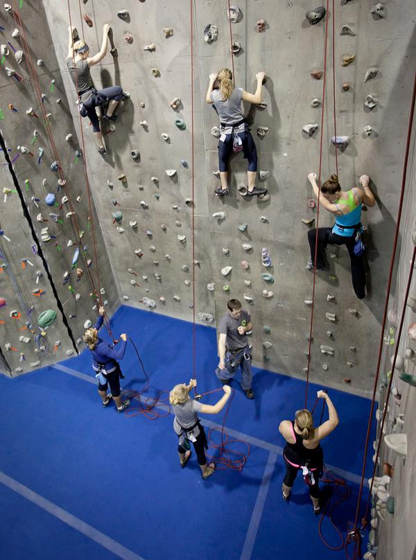Somerville旅游景点-Vertical eXcape Climbing Center