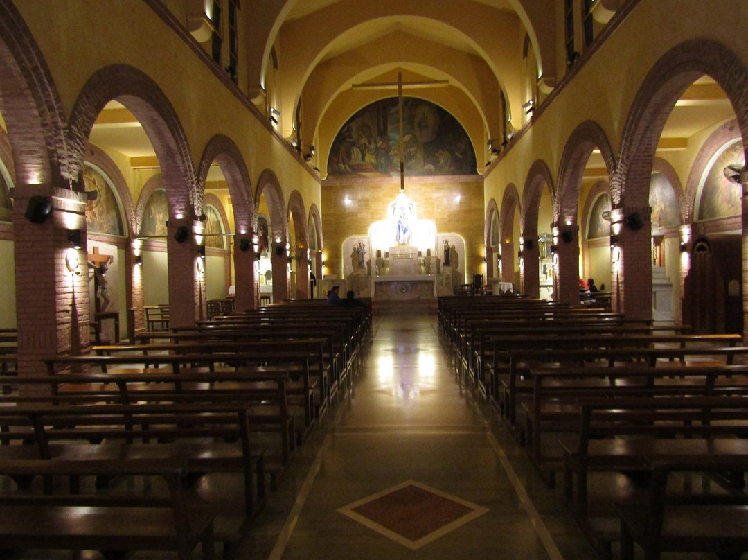 Lomas del Mirador旅游景点-Parroquia Nuestra Señora de Las Nieves