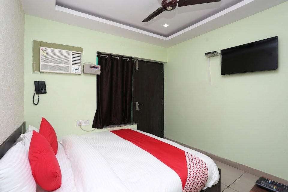 OYO 33500 Hotel Cross Road主图