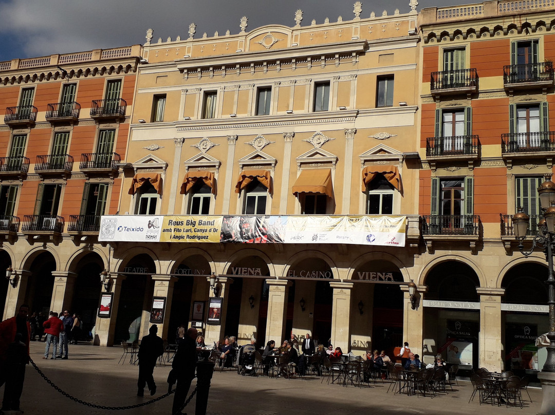 Plaça de Prim-雷乌斯必去景点