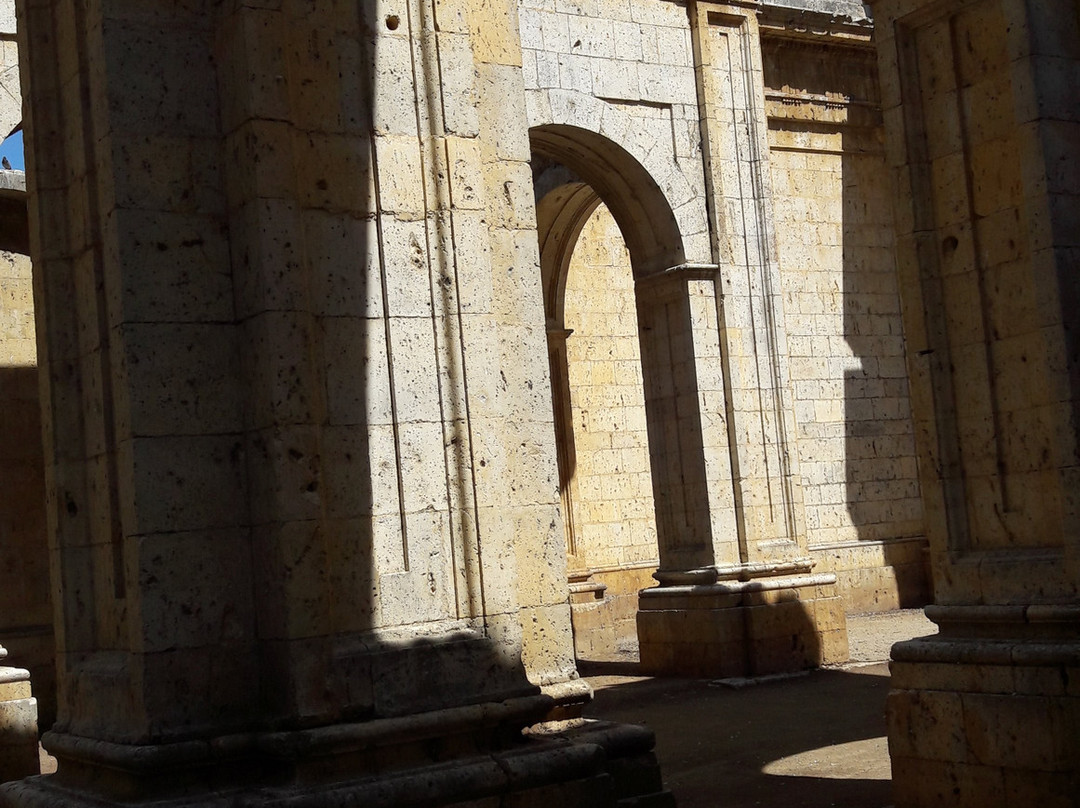 Iglesia de San Andres-Villardefrades必去景点